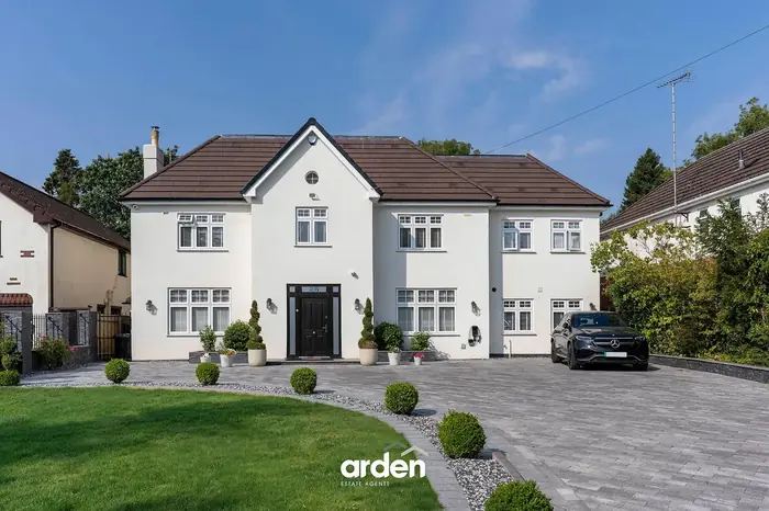 Fully renovated detached house with a block paved driveway